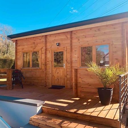 Chalet 2 Personnes Avec Jacuzzi Et Piscine Saisonniere Partagee Corcieux Exteriör bild
