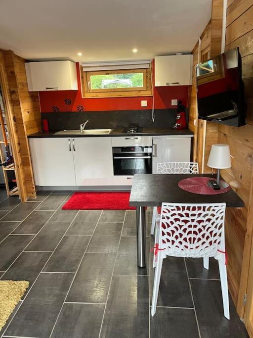 Chalet 2 Personnes Avec Jacuzzi Et Piscine Saisonniere Partagee Corcieux Exteriör bild