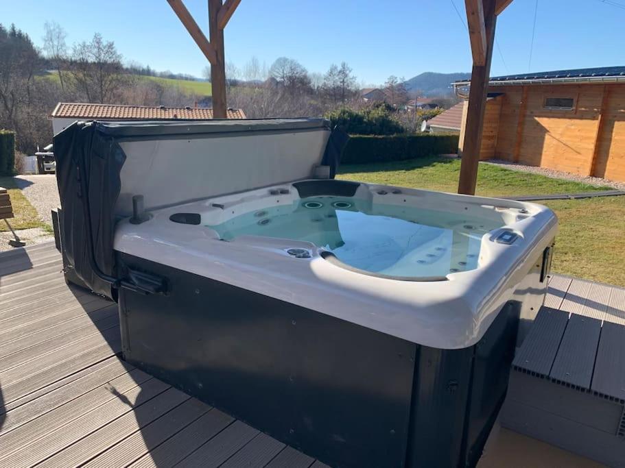 Chalet 2 Personnes Avec Jacuzzi Et Piscine Saisonniere Partagee Corcieux Exteriör bild