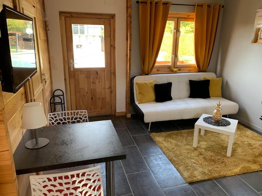 Chalet 2 Personnes Avec Jacuzzi Et Piscine Saisonniere Partagee Corcieux Exteriör bild