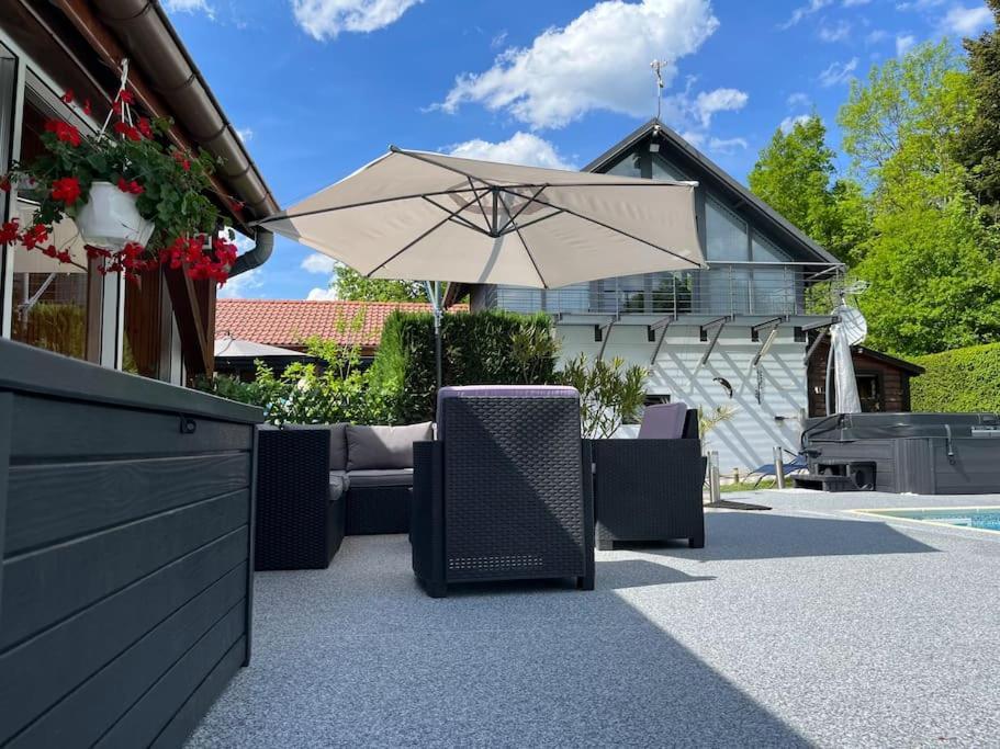 Chalet 2 Personnes Avec Jacuzzi Et Piscine Saisonniere Partagee Corcieux Exteriör bild