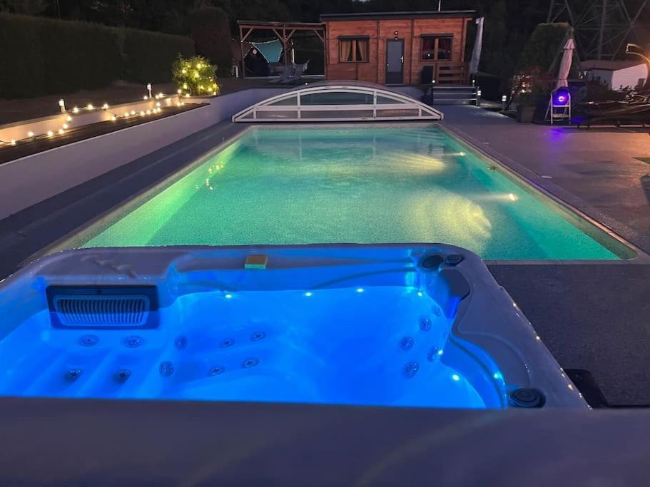 Chalet 2 Personnes Avec Jacuzzi Et Piscine Saisonniere Partagee Corcieux Exteriör bild