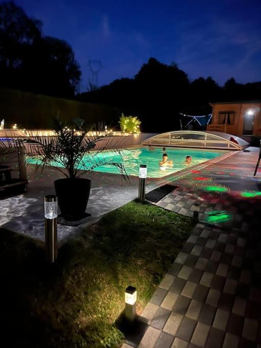 Chalet 2 Personnes Avec Jacuzzi Et Piscine Saisonniere Partagee Corcieux Exteriör bild