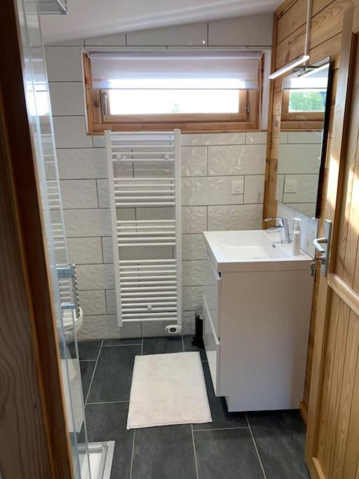Chalet 2 Personnes Avec Jacuzzi Et Piscine Saisonniere Partagee Corcieux Exteriör bild