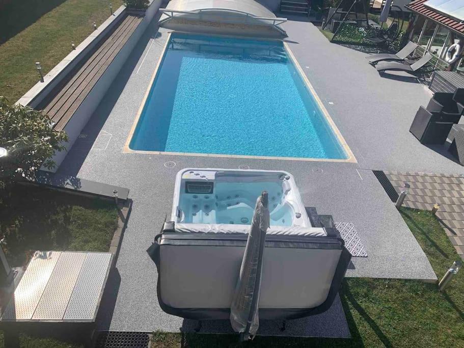 Chalet 2 Personnes Avec Jacuzzi Et Piscine Saisonniere Partagee Corcieux Exteriör bild