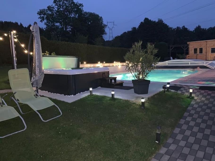 Chalet 2 Personnes Avec Jacuzzi Et Piscine Saisonniere Partagee Corcieux Exteriör bild